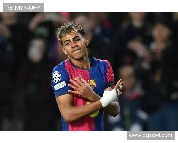 超快速度足球明星的传奇之路与赛场上的惊艳表现